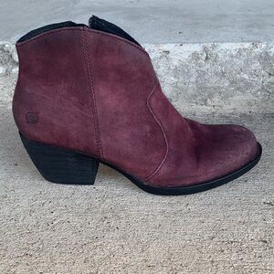 Women’s Born Michel style booties/ Burgandy color